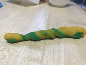 ダイソー（１００均）カラーこむぎこねんど