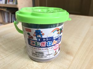 ダイソー（１００均）カラーこむぎこねんど